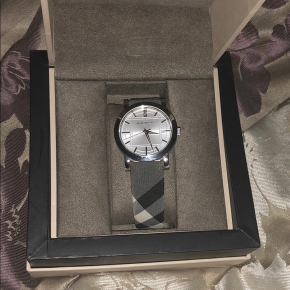 BURBERRY Watch - Picture 3 of 6